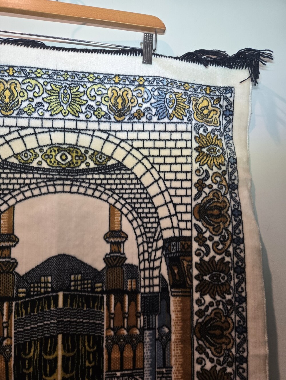 Turkish Prayer Rug Plush Fringed 42"x25" - Picture 6 of 7